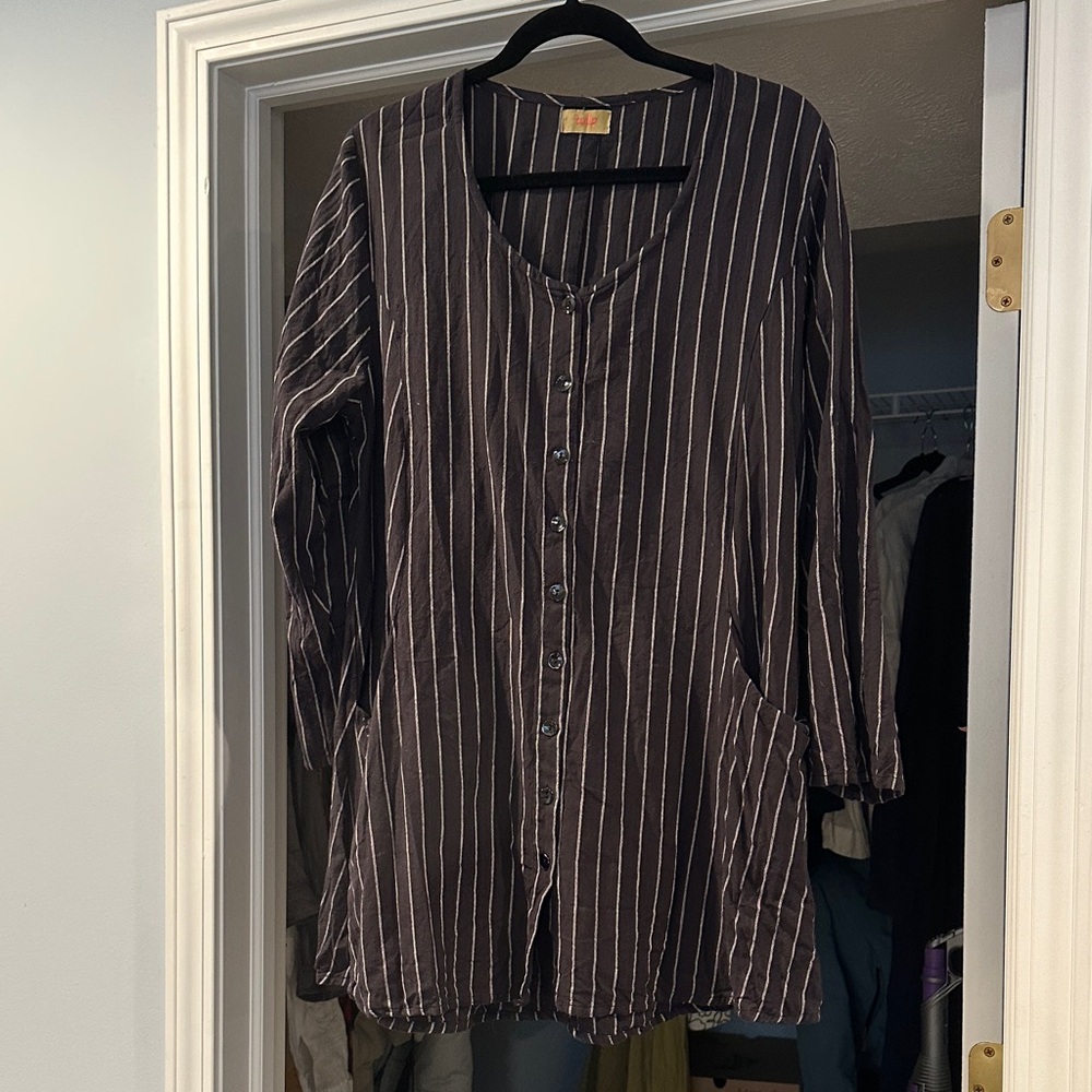 ✨Tulip XL Elegant Black Pinstriped Women's Tunic W/ Pockets and Unique Back ✨